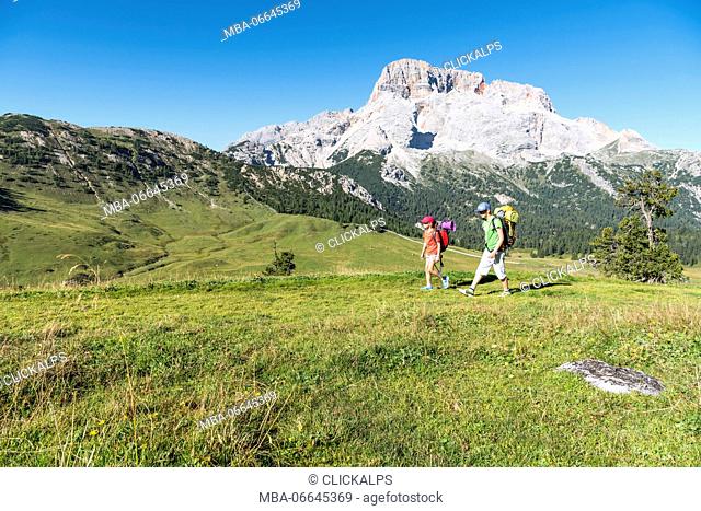 Prato Piazza/Plätzwiese, Dolomites, South Tyrol, Italy. Two children hike over the Prato Piazza/Plätzwiese. In the background the Croda Rossa/Hohe Gaisl