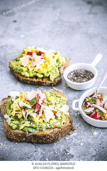 Toast with scrambled eggs, radishes and chia seeds