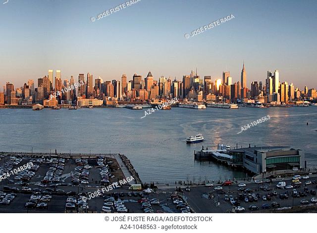 Panorama of Midtown Manhattan skyline across Hudson River from New Jersey, New York City, USA