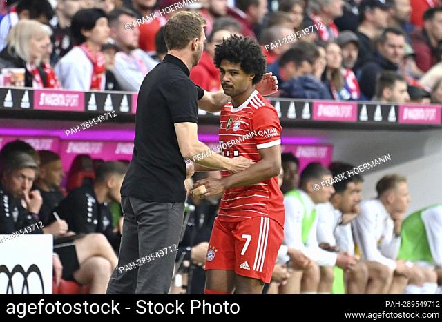ARCHIVE PHOTO: Real interest in Serge Gnabry becomes concrete - Bayern star open to change after Madrid. coach Julian NAGELSMANN (FC Bayern Munich) with Serge...
