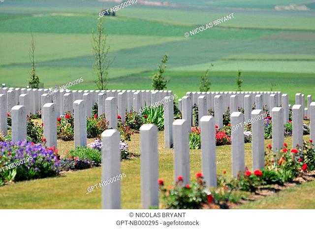CEMETERY PRECEDING THE AUSTRALIAN NATIONAL MEMORIAL INAUGURATED IN 1938, VILLIERS-BRETONNEUX, SOMME 80, FRANCE