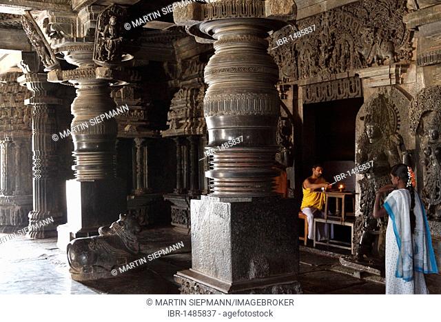 Interior of the Hoysaleswara Temple, Hoysala style, Halebidu, Karnataka, South India, India, South Asia, Asia