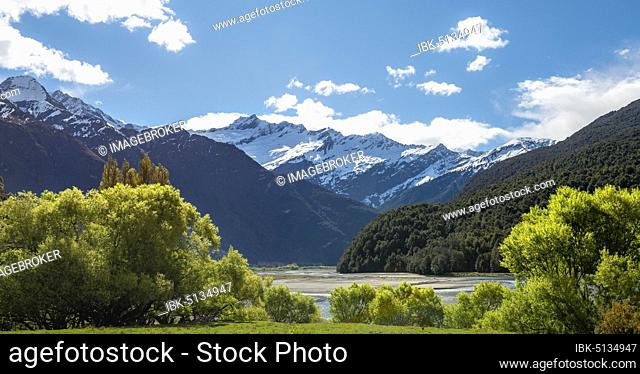 Matukituki River, snow covered mountains, Mount Aspiring National Park, Otago, South Island, New Zealand, Oceania