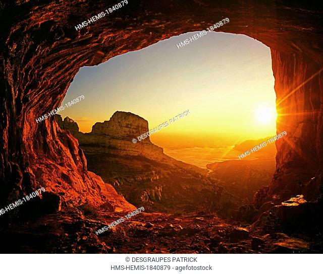 France, Bouches du Rhone, Calanques National Park, la grotte de l'Ermite at sunset