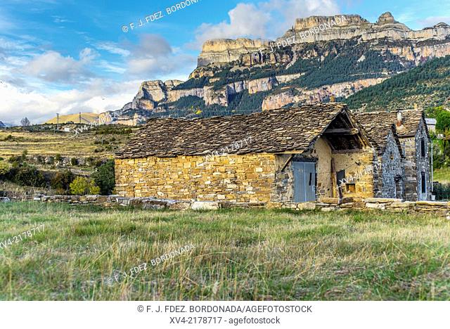 Buerba small village on highland area pass to Ordesa and Monte Perdido National Park by Añisclo Valley. Sobrarbe, Huesca, Aragón, Spain, Europe