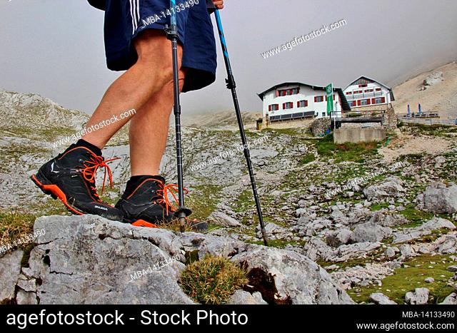 man, feet, shoes sideways, when hiking to the knorrhütte (2051m), zugspitze at zugspitzplatt in the wetterstein mountains, wafts of fog, garmisch-partenkirchen
