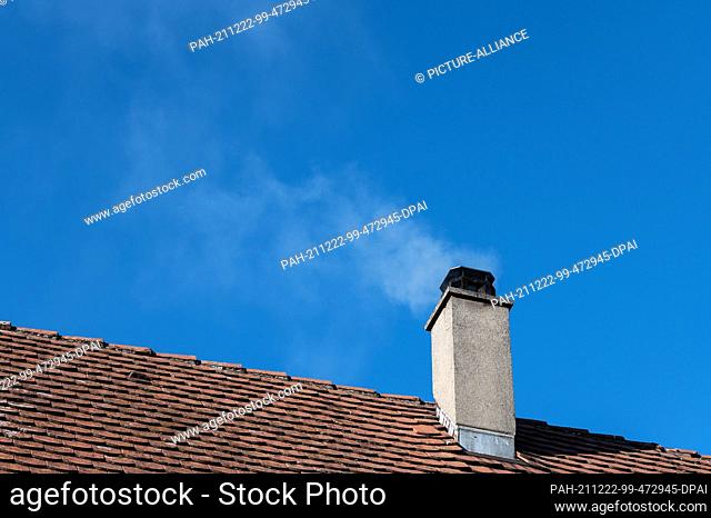 21 December 2021, Baden-Wuerttemberg, Rottweil: White smoke rises from a chimney of an apartment building. Photo: Silas Stein/dpa