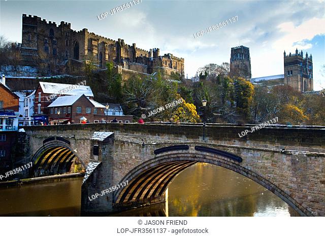 England, County Durham, Durham. Bridge spanning the River Wear in the city of Durham, with Durham Castle and the Cathedral in the background