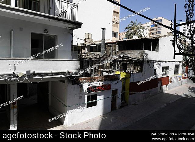 23 May 2022, Spain, Palma: View of the damage after a fire at the ""Why Not Mallorca?"" restaurant. Police have arrested 13 German holidaymakers for allegedly...