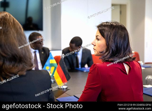 18 December 2023, Slovenia, Kigali: Annalena Baerbock (Bündnis 90 / Die Grünen), Federal Minister for Foreign Affairs, speaks with Vincent Biruta