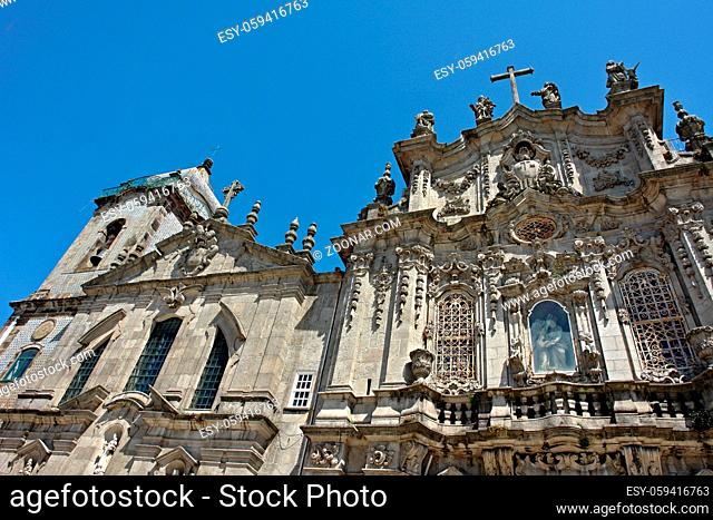 Historische Kirche im Zentrum von Porto