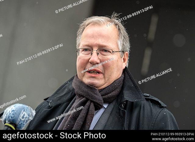 12 January 2021, Bavaria, Munich: Thilo Pfordte, lawyer for accused long-time Audi boss Stadler, makes a statement to the press during a break in the day's...