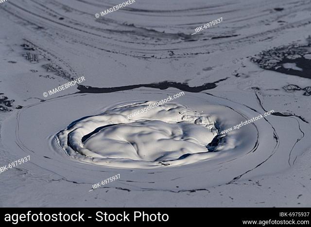 Mud bubble, mud pot, high temperature area Námaskarð or Namskard, Námafjall, Mývatn or Myvatn, North Iceland, Iceland, Europe