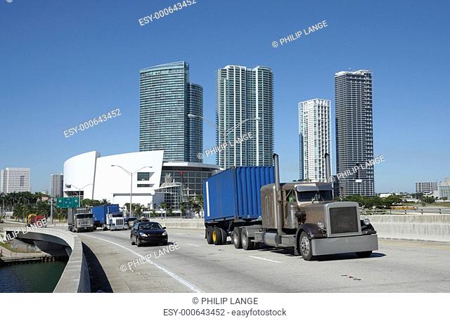 Lastwagen auf der BrÃ¼cke, Miami USA