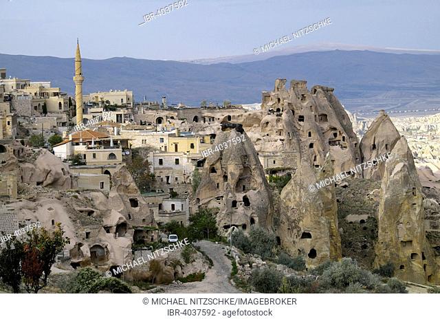 Cave dwellings, tufa formations, Uchisar, Güverçin Vadisi, Güvercinlik, Nevsehir Province, Cappadocia, Central Anatolia Region, Turkey