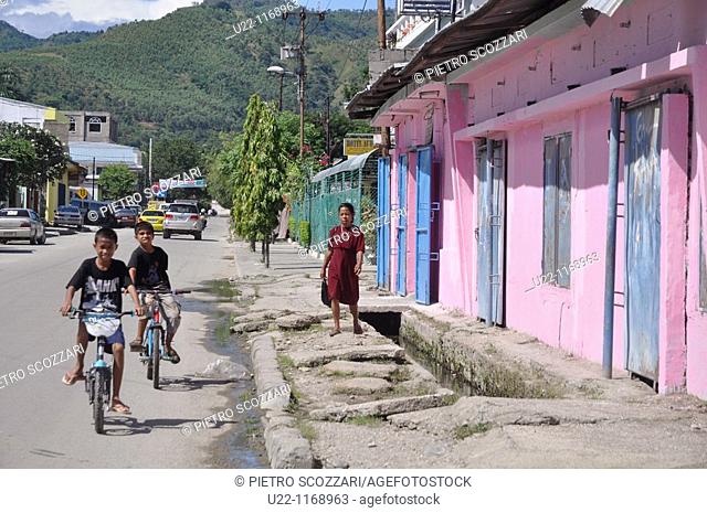 Dili (East Timor): street in a neighborhood of the capital