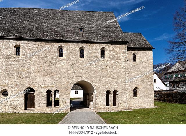 Karolingische Torhalle aus der Frühzeit des Klosters, welche auf das Jahr 850 datiert wird