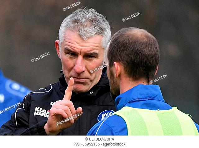 Mirko Slomka (L), the new coach of the German 2nd Bundesliga soccer club Karlsruher SC, during a training session in Karlsruhe, Germany, 03 January 2017