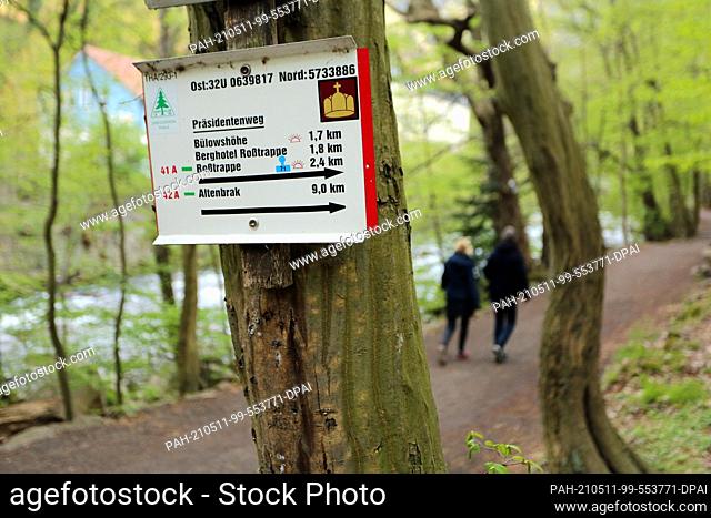 07 May 2021, Saxony-Anhalt, Thale: Hikers are on the trails in the Bode Valley. The spring-like weather is again attracting many people into nature