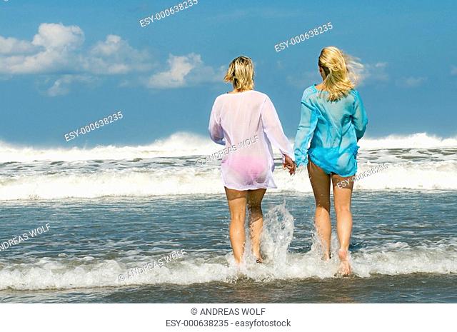 2 Maedels am Strand