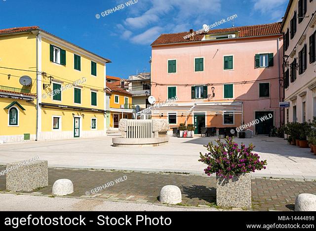 Square with typical houses in the small town of Skradin, Sibenik-Knin County, Central Dalmatia, Croatia, Europe
