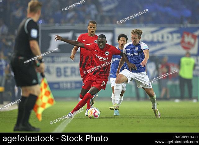 (LR) Randal Kolo Muani (Eintracht Frankfurt) versus Connor Krempicki (1st FC Magdeburg) Soccer, DFB Cup, 1st main round, 1st FC Magdeburg (MD) - Eintracht...