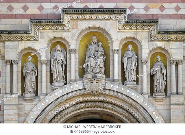 Patron saints of the cathedral on the western facade, figures Archangel Michael, John the Baptist, Virgin Mary, Stephanus, Bernhard of Clairvaux