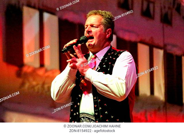 Norbert Rier, Frontmann und Sänger der Kastelruther Spatzen, Weihnachten mit den Kastelruther Spatzen im Konzerthaus Freiburg - 04. Dezember 2015