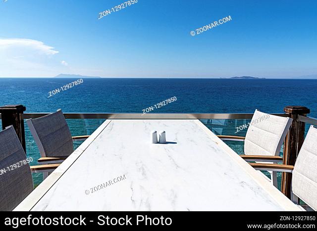 white table, Sunset Bar, Peroulades, Corfu, Greece, Europe, weisser Tisch, Sunset Bar, Peroulades, Korfu, Griechenland, Europa