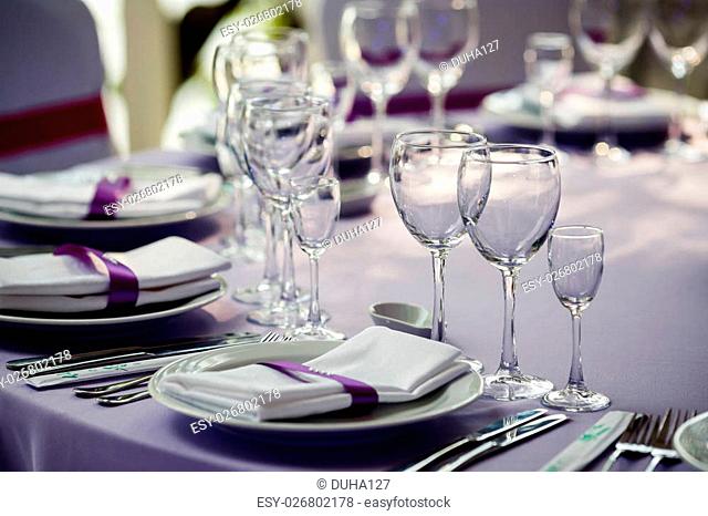Elegant Place Setting With Wine Stock, Placement Of Wine Glasses On Table Setting