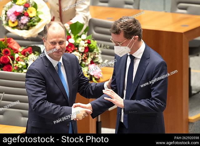 Hendrik WUEST, Wust, CDU, the new Prime Minister of North Rhine-Westphalia, receives congratulations from Dr. Joa? Chim STAMP, FDP, minister for children