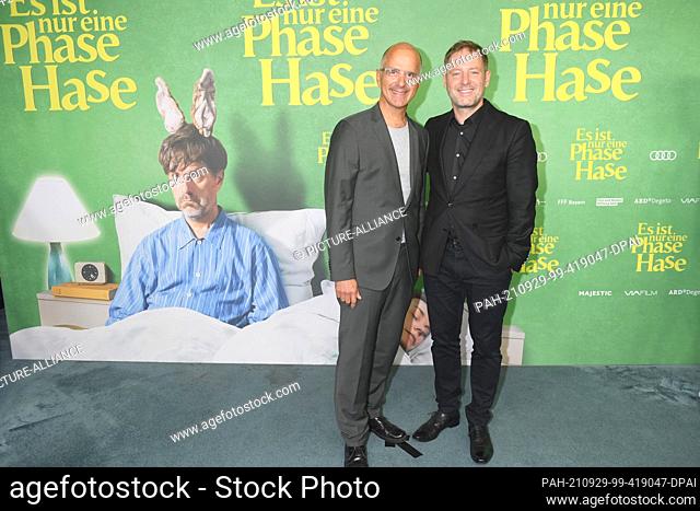 29 September 2021, Bavaria, Munich: Leading actor Christoph Maria Herbst (l) and director Florian Gallenberger show off at the premiere of the comedy ""Es ist...