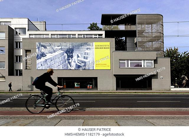Germany, Berlin, Mitte, Prenzlauer Berg area, Memorial Berlin Wall, Bernauer Strasse, the Mauer Gedenkstatte houses a documentation center and a portion of the...