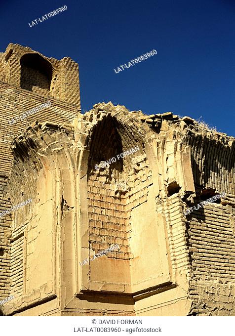 Ishrat-khana, or the House of Joy was built in 1464 by ruler Habib-Sultan Begum as a tomb for her daughter. It collapsed during an earthquake in 1897