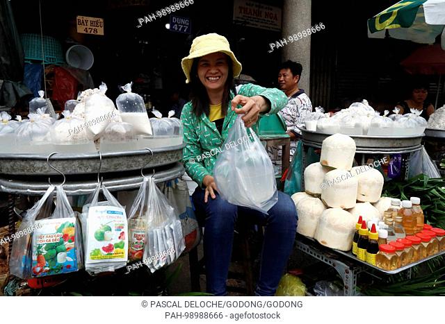 Woman selling coconuts on market. Ho Chi Minh City. Vietnam. | usage worldwide. - Ho Chi Minh City/Vietnam