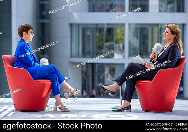 05 July 2020, Berlin: Annegret Kramp-Karrenbauer (CDU, l), Federal Minister of Defense and CDU Federal Chairwoman, answers the questions of moderator Tina...