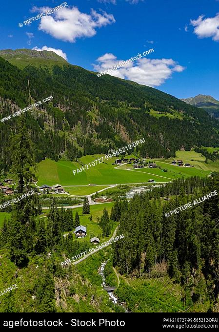 19 July 2021, Austria, Sankt Jakob: The Defereggen valley in Tyrol. The Defereggen valley lies in the middle of the Hohe Tauern National Park