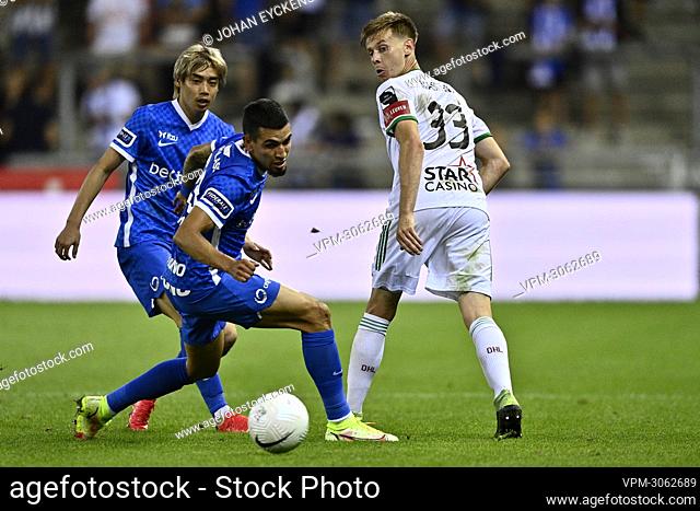 Genk's Daniel Munoz Mejia and OHL's Mathieu Maertens fight for the ball during a soccer match between KRC Genk and Oud-Heverlee Leuven