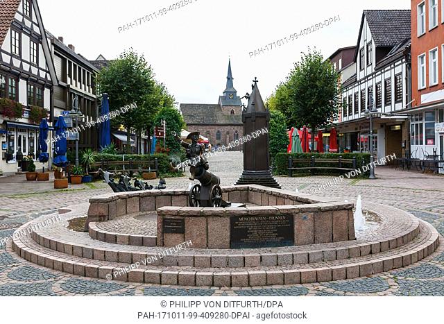 The Muenchausen fountain in Bodenwerder, Germany, 20 September 2017. Photo: Philipp Von Ditfurth/dpa. - Bodenwerder/Lower Saxony/Germany