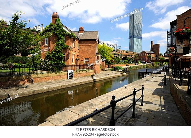 Canal and lock keepers cottage at Castlefield with the Beetham Tower in the background, Manchester, England, United Kingdom, Europe
