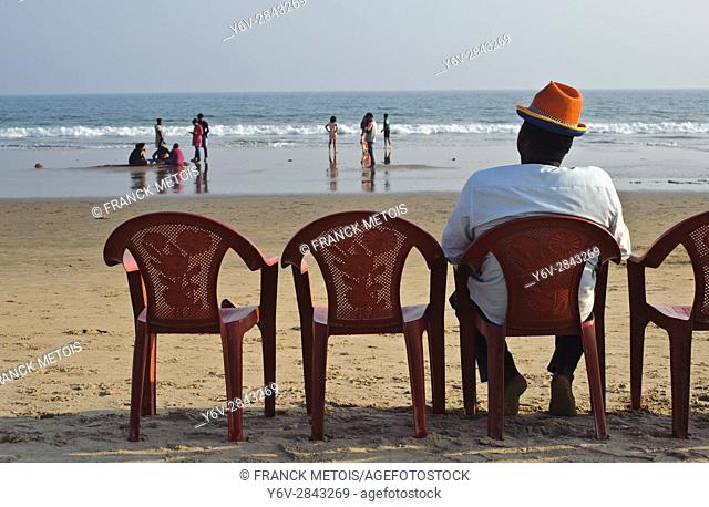 Indian tourists on holiday at Puri ( India)