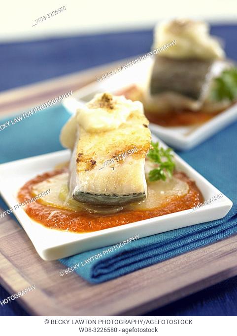cazuelita de bacalao con cebolla y patatas / cod with onion and potatoes