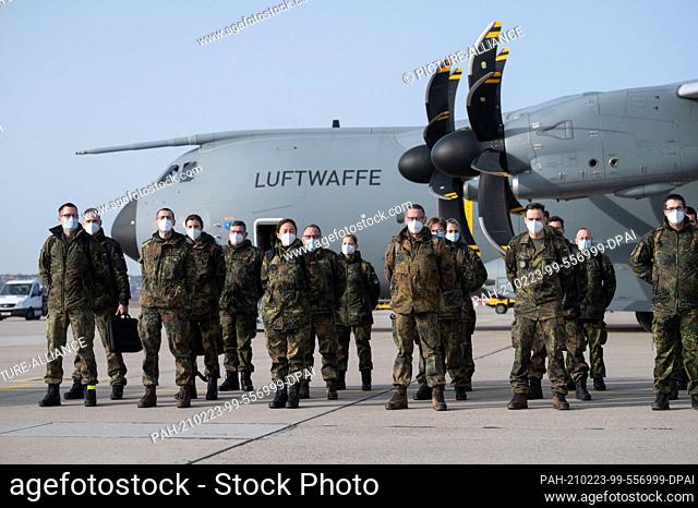 23 February 2021, Baden-Wuerttemberg, Stuttgart: Members of the Bundeswehr Medical Regiment 3 from Dornstadt stand in front of an Air Force Airbus 400M at...