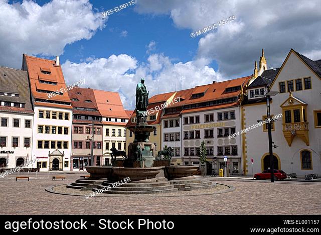 Germany, Saxony, Freiberg, Upper Market with fountain and statue of founder of the city Otto II, Margrave of Meissen