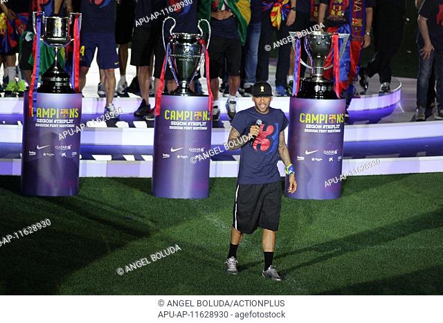 2015 Barcelona Celebrate The Triple Jun 7th. 07.06.2015, Alves talks to the fans. Barcelona celebrates its three titles in front of their fans