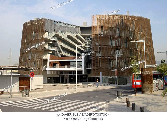 Biomedical research building by Manel Brullet and Albert Pineda, Barcelona. Catalonia, Spain