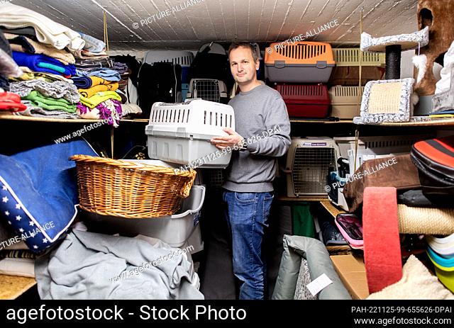 PRODUCTION - 18 November 2022, Bremen: Stefan Evers, chairman of the Bremer Tiertafel, stands in a room with donations in kind that are handed out by the...
