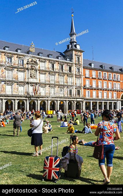V Centenary of the Plaza Mayor in Madrid. The urban artist SpY creates a work covering the cobblestones of the Plaza Mayor with grass and the people of Madrid...