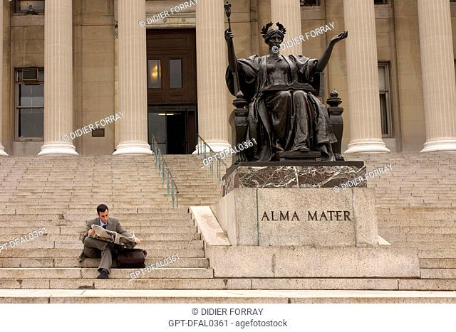 STUDENT READING AT THE FOOT OF THE STATUE OF ALMA MATER BY DANIEL CHESTER FRENCH, STUDIES, COLUMBIA UNIVERSITY, MANHATTAN, NEW YORK, UNITED STATES OF AMERICA
