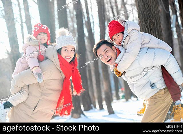 The snow to play happy family